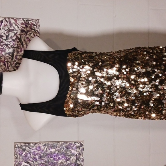Gold sequin dress - Picture 2 of 4
